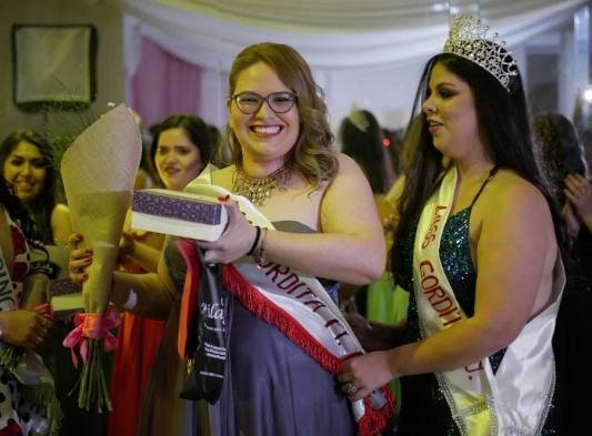 La ingeniera Ofelia Zelaya se corona como la nueva Miss Gordita Paraguay