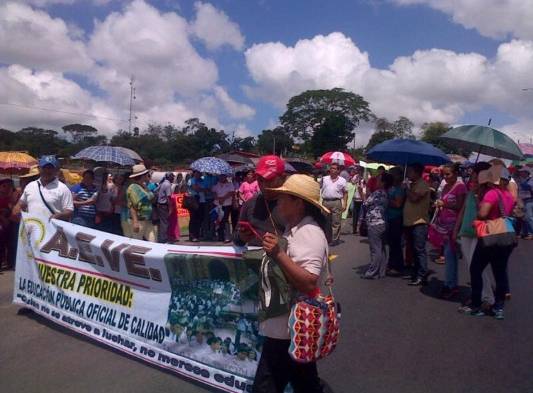 En Chiriquí, docentes trancaron a la altura de San Félix.