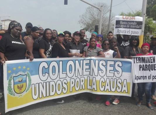 Agreden al director de la Policía Omar Pinzón en medio de las protestas en Colón