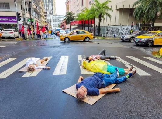 Se tiraron a la calle a pedir conciencia sobre la crisis climática
