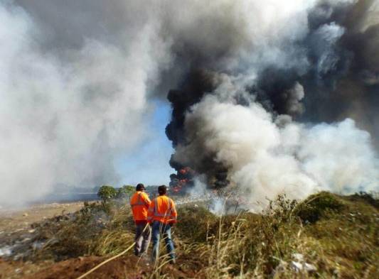 Vertedero de Chitré arde en llamas, cortina de humo sobre La Villa