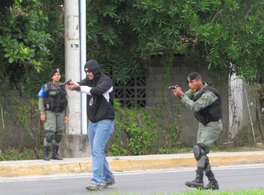 Oficiales de la Policía Nacional fueron indultados aun sin haber sido condenados.