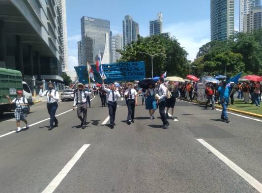 Alianza del Pueblo Unido por la Vida protesta frente a la Contraloría