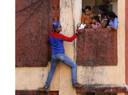 El Hombre Araña busca sus votos