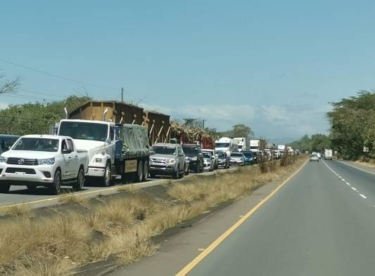 Accidente de tránsito genera congestión cerca de la Azucarera de Coclé