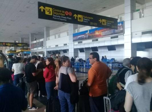 El aeropuerto estuvo sin fluido de electricidad desde las siete de la mañana.