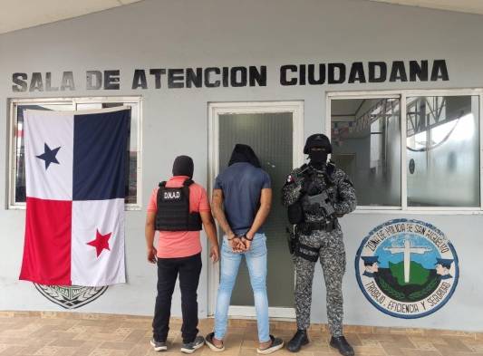 Decomisan réplica de arma en San Miguelito