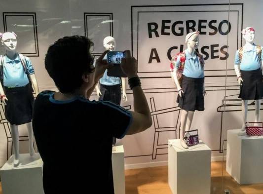 Polémica por maniquíes embarazadas.