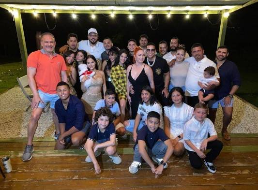 Famosos comparten en redes sociales llegada del 2020