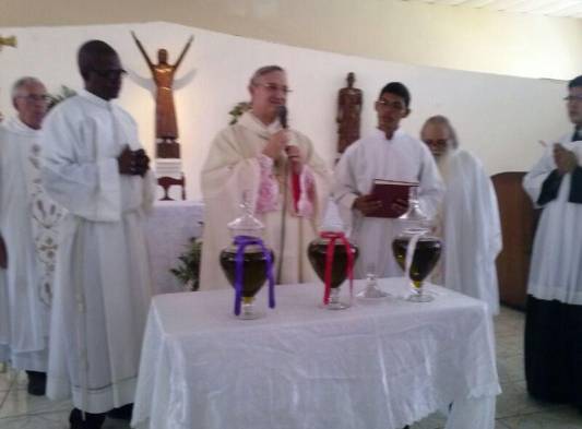 Nuncio Carrascosa dio misa en Colón.