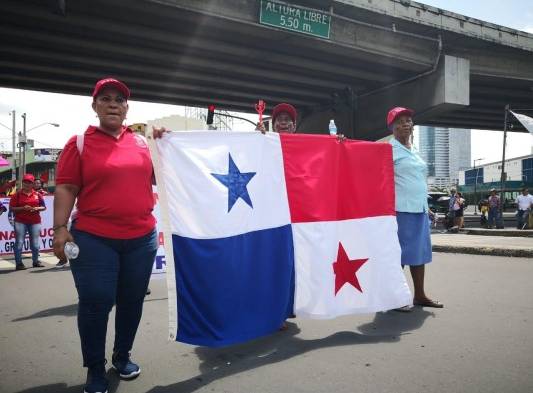 Panameños marchan en el Día del Trabajador