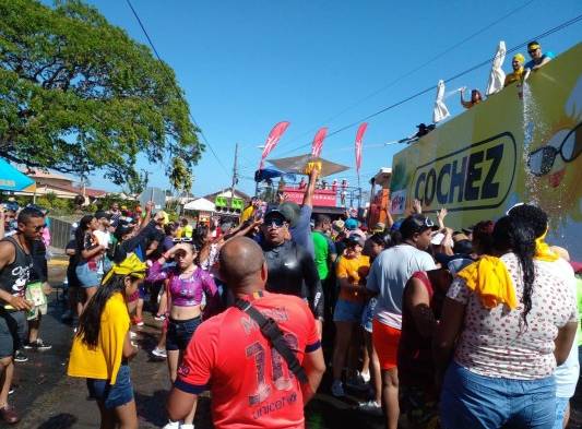 La berraquera celebró su sábado de Carnaval entre tonadas y murgas