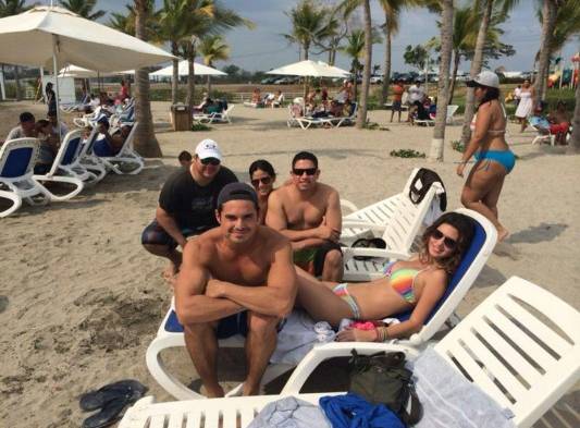 Robin pasó la Semana Santa en Playa Blanca junto a unos amigos y su novia Maricely González
