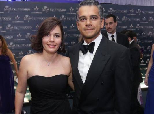 El escritor de ‘Yo Tomé Panamá’, Rodolfo Leitón, junto a su esposa.