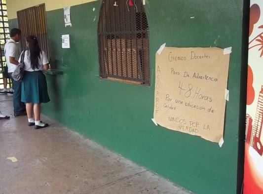 Huelga de docentes incomoda a padres.