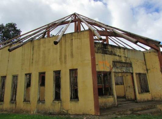 La falta de mantenimiento se nota en cualquier parte de la edificación.