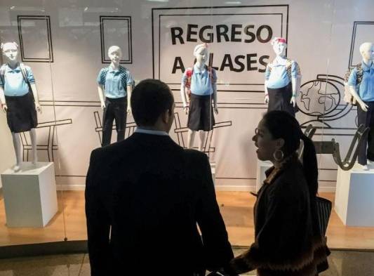 Polémica por maniquíes embarazadas.