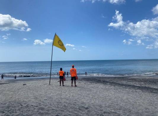 Sinaproc coloca bandera amarilla en playas del Oeste debido a fuertes oleajes
