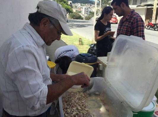 Ceviches y mariscos fritos ponen sabor a las elecciones peruanas