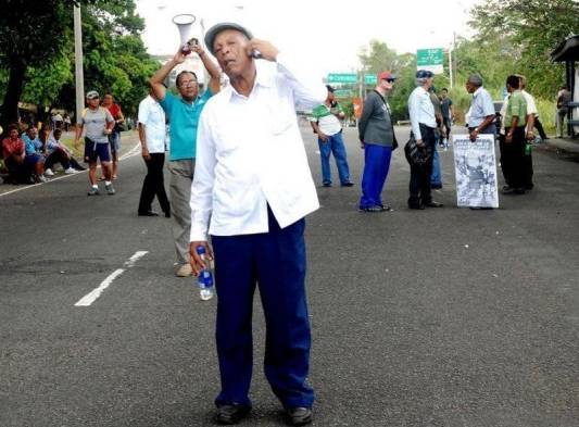 El pecualiar Eladio Fernández habló sin pepitas en la lengua del actual gobierno.