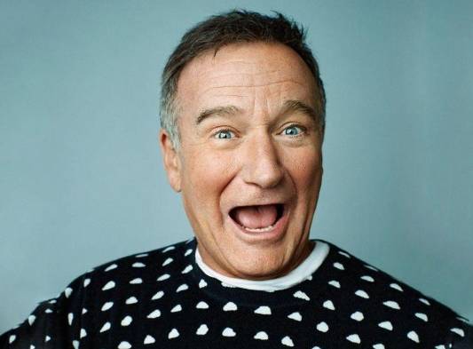 Mantenía una sonrisa y sus jocosidades.