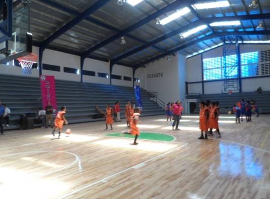En este gimnasio también pueden jugar fult sala.