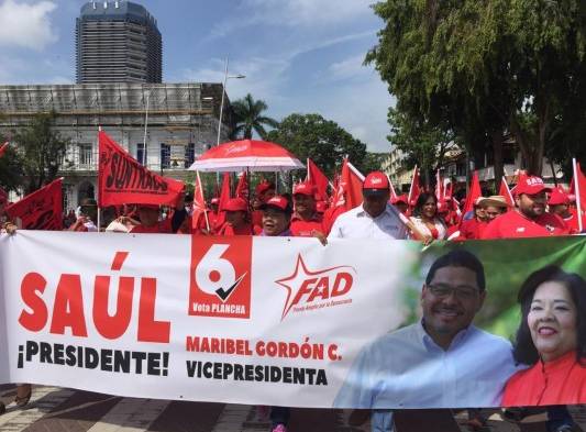 Panameños marchan en el Día del Trabajador