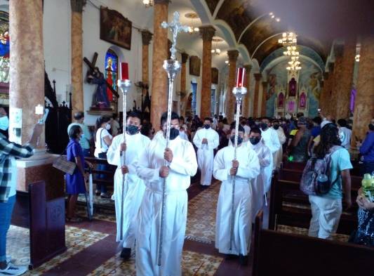 Abarrotada estuvo la misa del Santo Milagroso Jesús de Nazareno en Atalaya