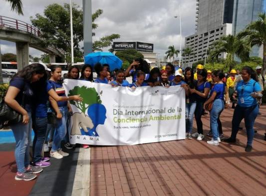 Realizan marcha por la conciencia ambiental