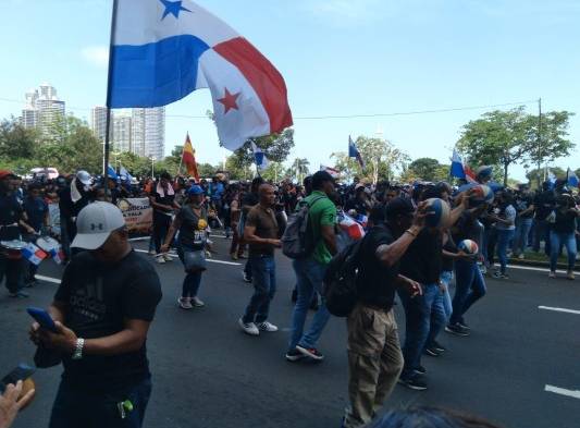 Alianza del Pueblo Unido por la Vida protesta frente a la Contraloría