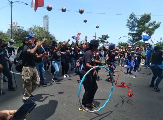 Alianza del Pueblo Unido por la Vida protesta frente a la Contraloría