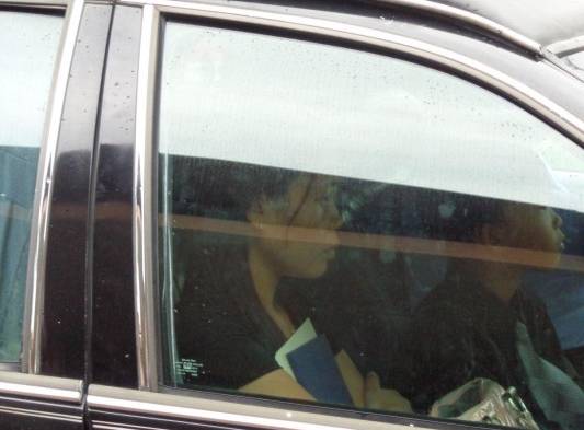 Esposa e hijo del comerciante.