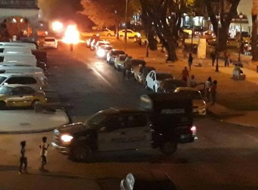 Colón amanece con incendio, cierre de calles, protestas y vandalismo
