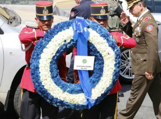 Las Fuerzas Armadas de Honduras conmemoraron hoy anticipadamente el 224 aniversario del nacimiento del prócer Francisco Morazán.