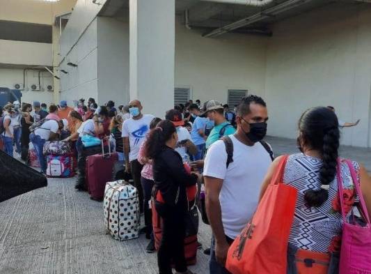 Grupo de nicargüenses que estaban en Panamá.