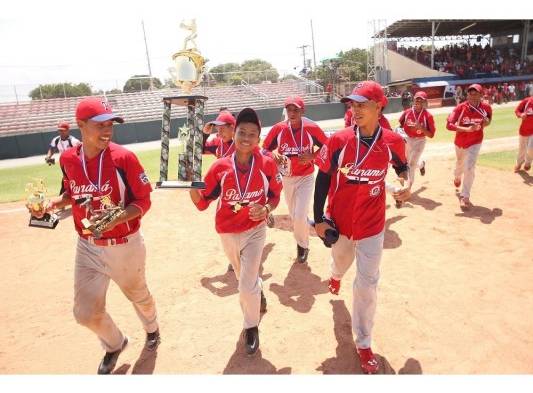 Panamá se corona campeón ante México.