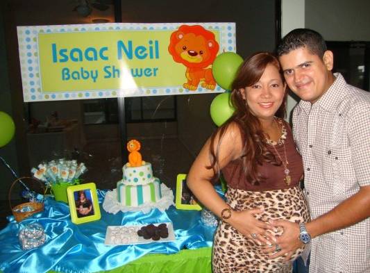 Isaac se aprende nueva canción