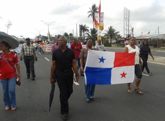Educadores cerraron por dos horas, algunas calles de Colón