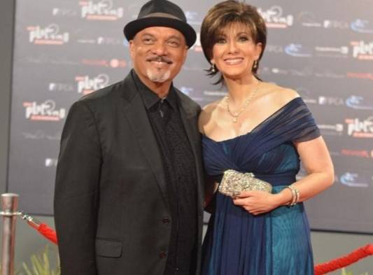 El compositor Omar Alfano llegó junto a su esposa.