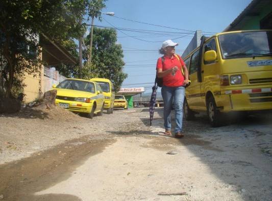 Solicitan vereda-calle