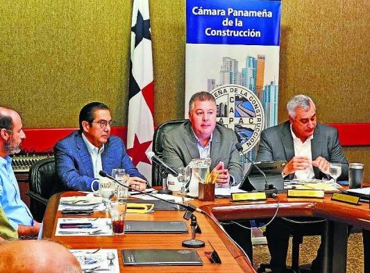 Torrijos recibió cortesía de sala en la CAPAC donde habló sobre diferentes temas de interés nacional.