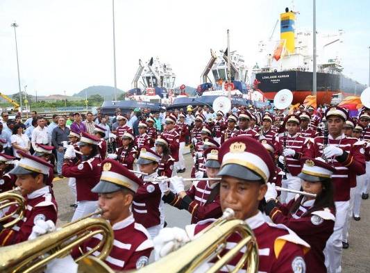 Banda musical amenizó la velada con tonadas patrias.