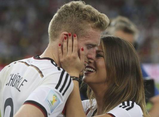 Montana Yorke felicita a su novio Andre Schuerrle.