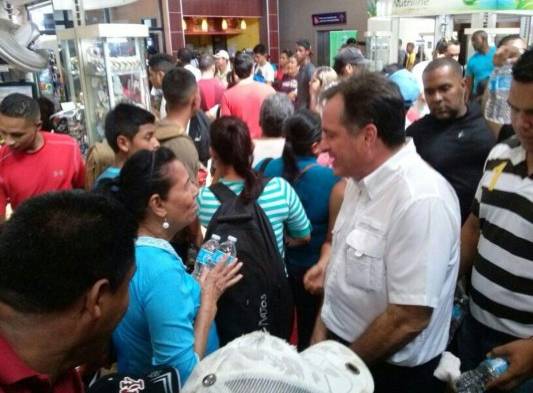 J. C. Navarro realiza recorrido en la terminal