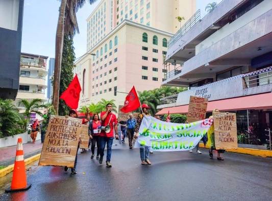 Se tiraron a la calle a pedir conciencia sobre la crisis climática