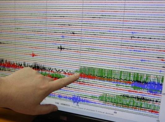 El hipocentro del sismo estuvo a 37 kilómetros de profundidad, añadió el organismo.