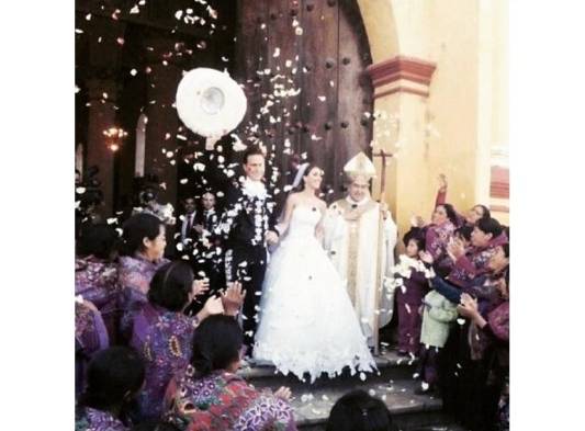 La ex RBD Anahí se casa con el gobernador de Chiapas.