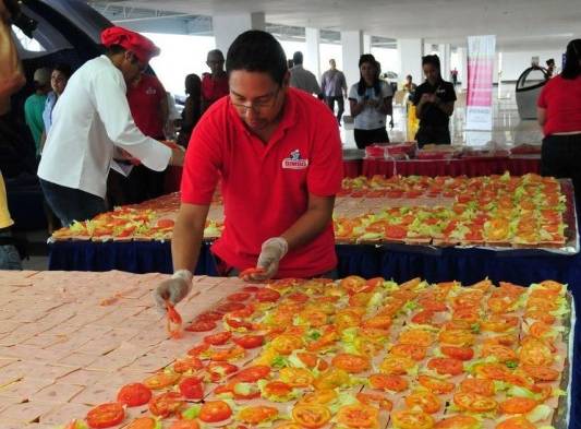 Bimbo preparó el emparedado más grande de Panamá