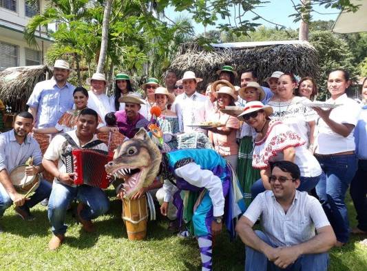Costumbres, bailes y comidas típicas en concurso Mi Ranchito Campesino