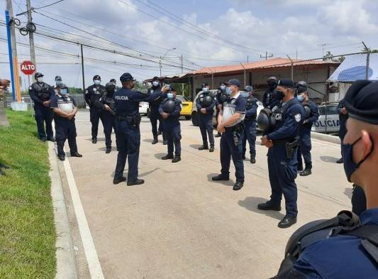 Agentes de la PN recuperan gran cantidad de armas y drogas en Arraiján 